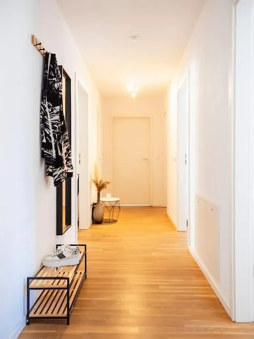 アパート 4-Zimmer-Apartment - Messe - Airport - Tiefgarage - 3-Schlafzimmer - Kueche ラインフェルデン＝エヒターディンゲン ドイツ