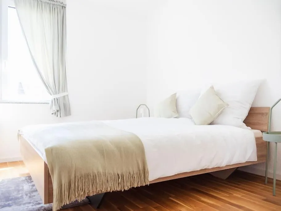 4-Zimmer-Apartment - Messe - Airport - Tiefgarage - 3-Schlafzimmer - Kueche ラインフェルデン＝エヒターディンゲン