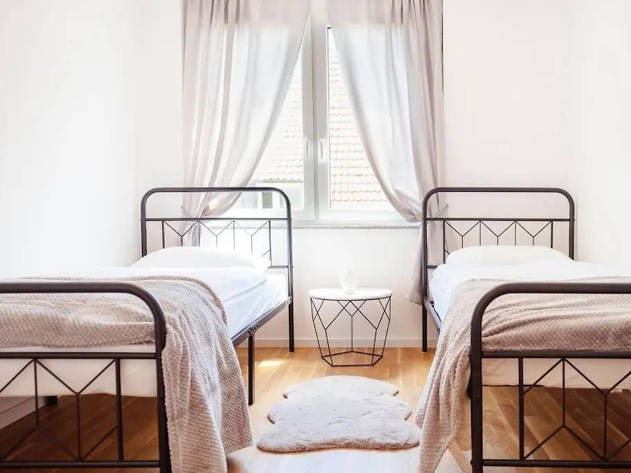 4-Zimmer-Apartment - Messe - Airport - Tiefgarage - 3-Schlafzimmer - Kueche ラインフェルデン＝エヒターディンゲン 0*,